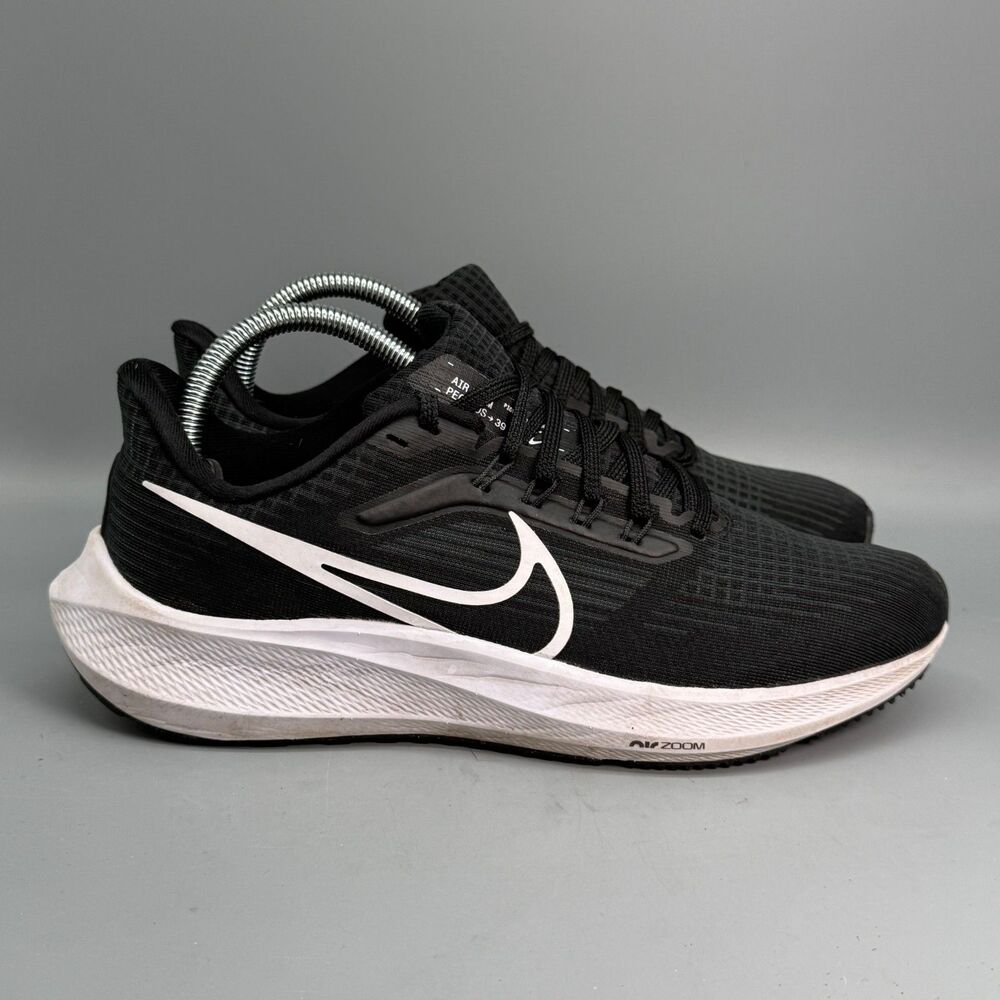 Nike Air Zoom Pegasus 39 Women 8.5 Black White Low Lace Running Athletic Sneaker